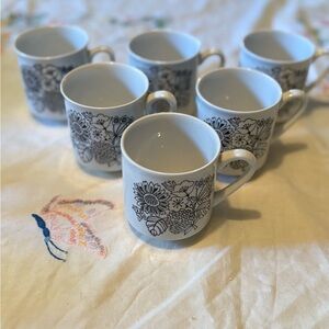 Vintage Floral Patterned White and Black Mugs Set
